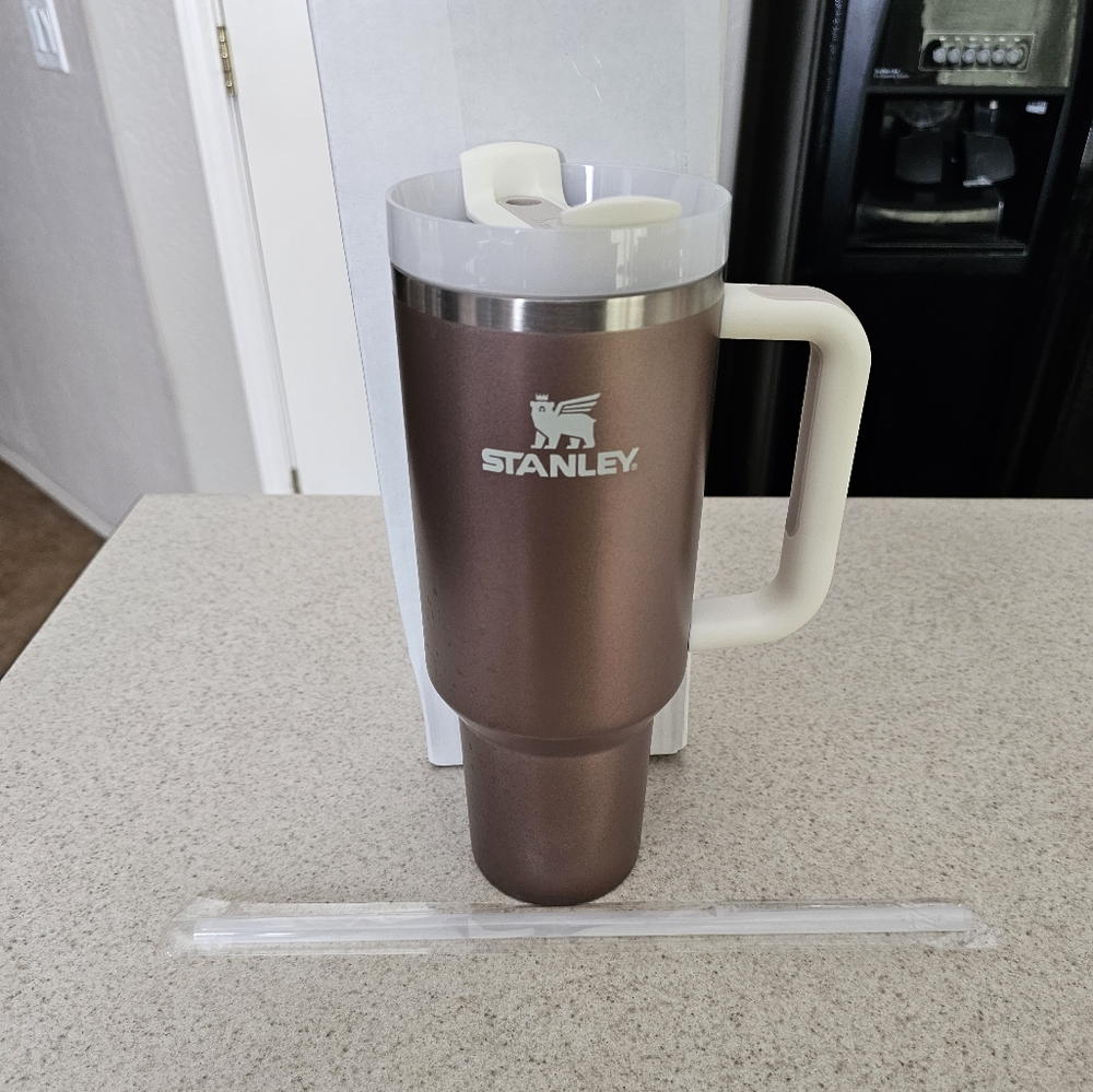 Stanley The Quncher H2.0 Flowstate Tumbler 40 OZ Rose Quartz Glow